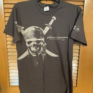 Disney Pirates of the Caribbean Logo t-shirt for Women from Quail Hollow Size: M